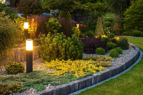 Bloeituin - Luxe tuinverlichting brengt sfeer en functionaliteit samen